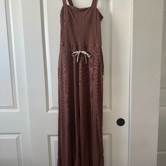 Small, brown chesnut Vuori jumpsuit. - Picture 3 of 8